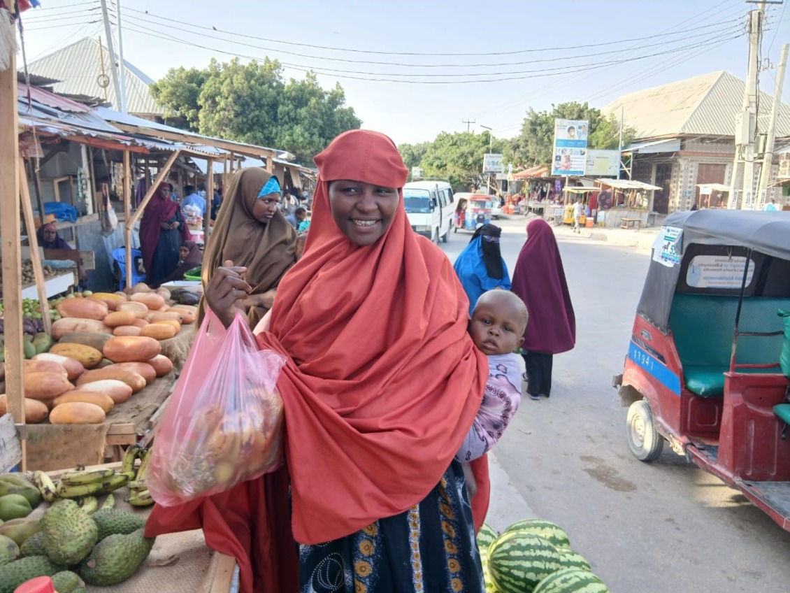 Maryan buys food with emergency cash.
