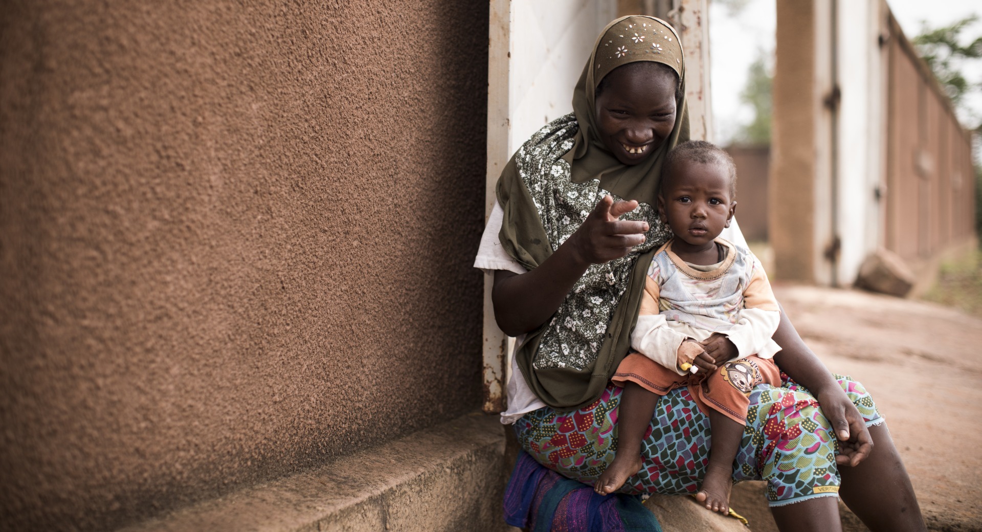 Child and mother in Mali