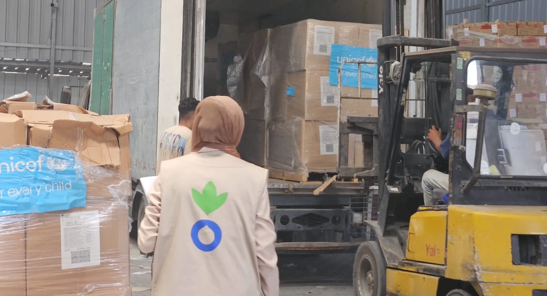 Arrival at a warehouse of some hygiene kits that had been blocked at the border for a long time in Gaza.